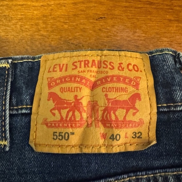 Levi's 550 Size 40x32 Dark Wash Relaxed Fit Jeans - EUC - Picture 3 of 4